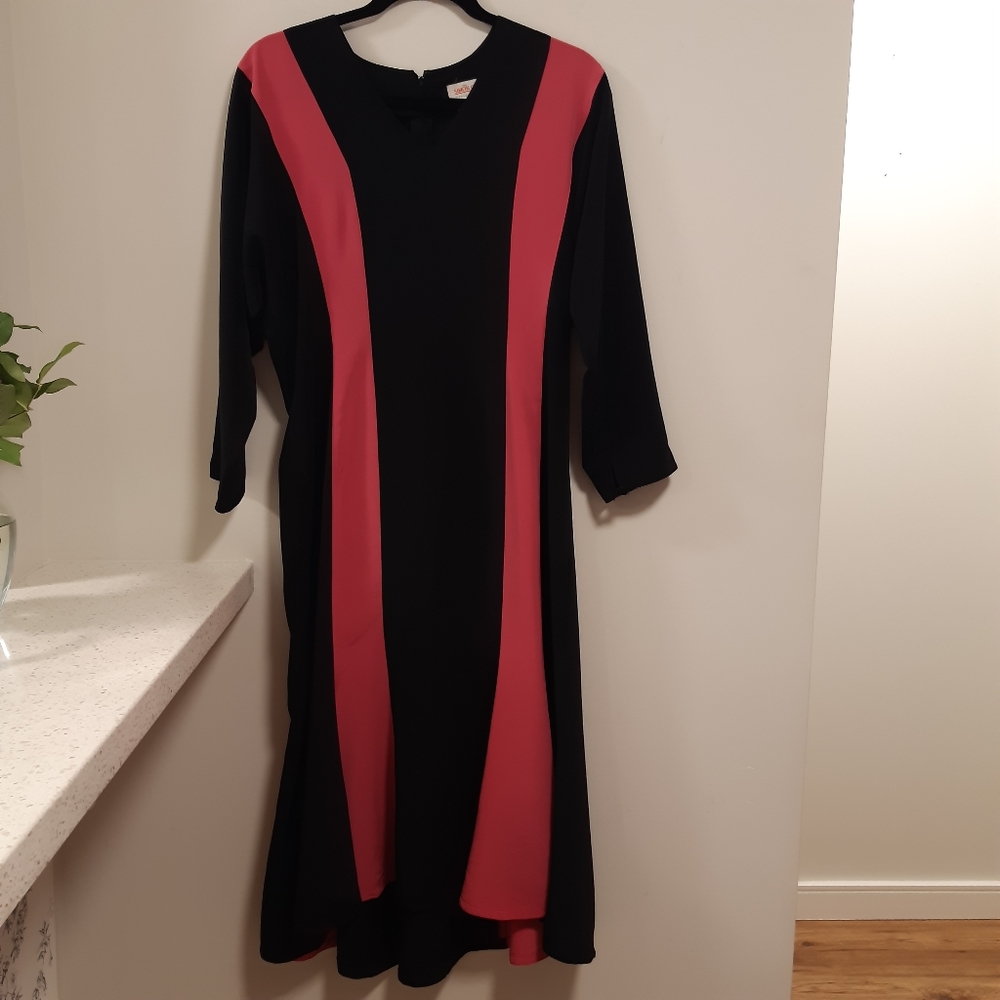 Simon Chang Pink and Black Swingy Dress